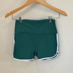 Athleta Transcend Tipped Shortie Mini Shorts in Green, like New! Size Medium